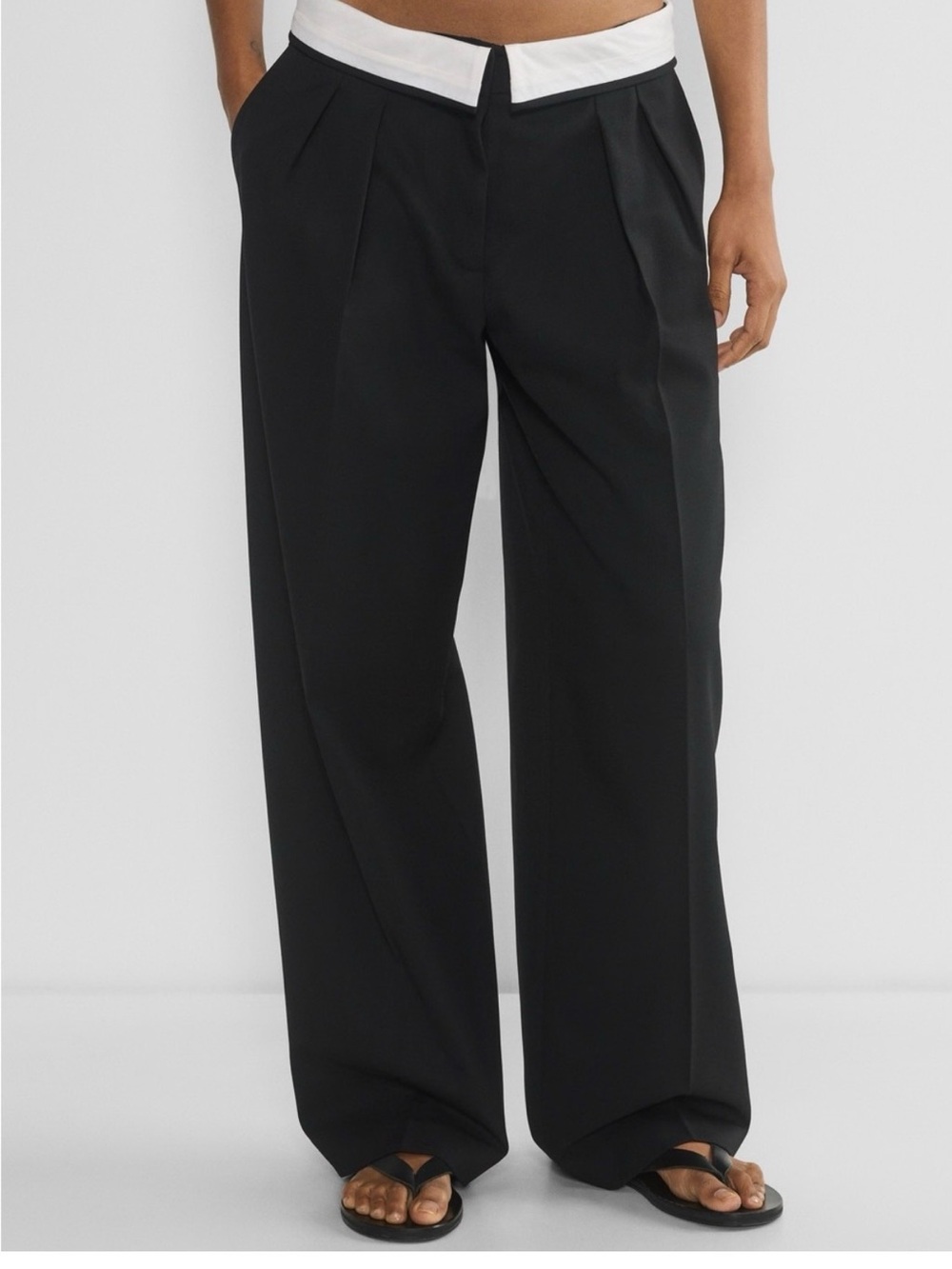 Babaton by Aritizia black tailored pants